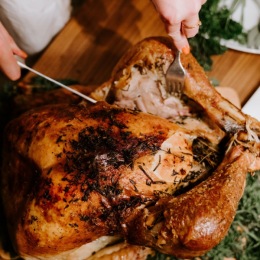 Thanksgiving is just a couple of days away and we know you're cooking a feast in your #LaurelPrestonHollow kitchen. Here are some tips to keep your Turkey juicy and tasty: 
π¦ Put a dry rub on it today
π¦ Baste while in the oven
π¦ Use a meat thermometer
How do you keep your turkey moist?
.
.
.
.
.
.
.
.
.
.
.
.
#TheLaurelPrestonHollow #LiveGreystarCN #GreystarCN #Dallas #GreystarManagement #NowLeasing #TexasApartments #DallasApartements #ApartmentsInTexas #DiscoverDallas #MoveToDallas #Thanksgiving ... Residents sitting at a table with food and drinks at Laurel Preston Hollow apartments in Dallas, TX, featuring warm lighting.